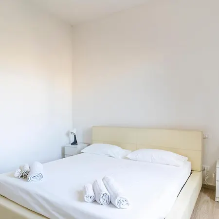 Livorno- Lungomare Viale Italia Bright Apartment! Livorno