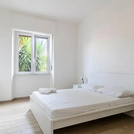 Livorno- Lungomare Viale Italia Bright Apartment! Apartament