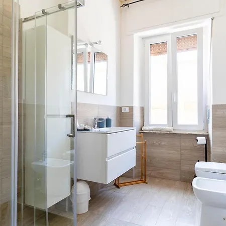 Apartament Livorno- Lungomare Viale Italia Bright Apartment! *