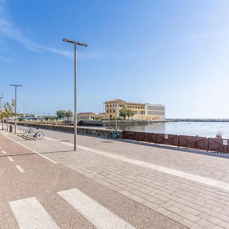 Livorno- Lungomare Viale Italia Bright Apartment! Livorno