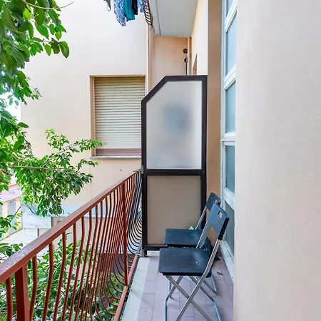 Livorno- Lungomare Viale Italia Bright Apartment!