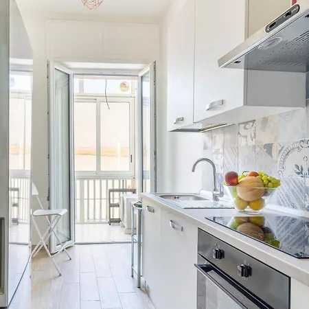 Livorno- Lungomare Viale Italia Bright Apartment! Livorno